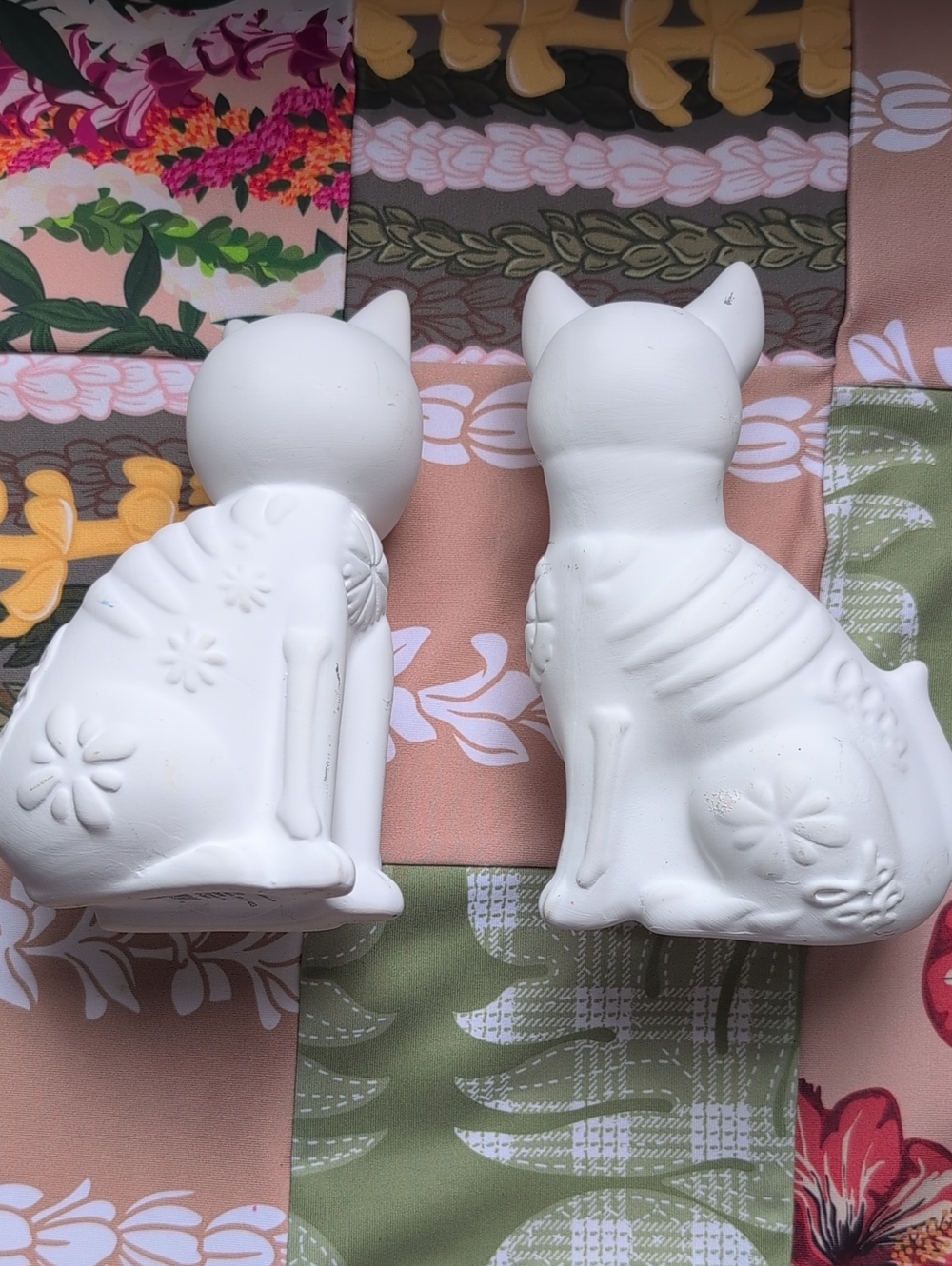 White DIY Ceramic Cat & Dog Figurine Set Halloween 🎃 Decor - Picture 3 of 12